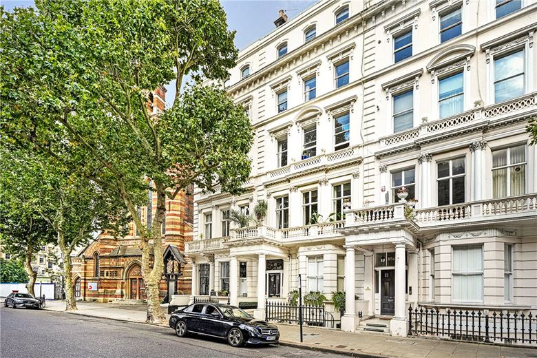 2 bedroom flat, Queens Gate, South Kensington SW7 - Available