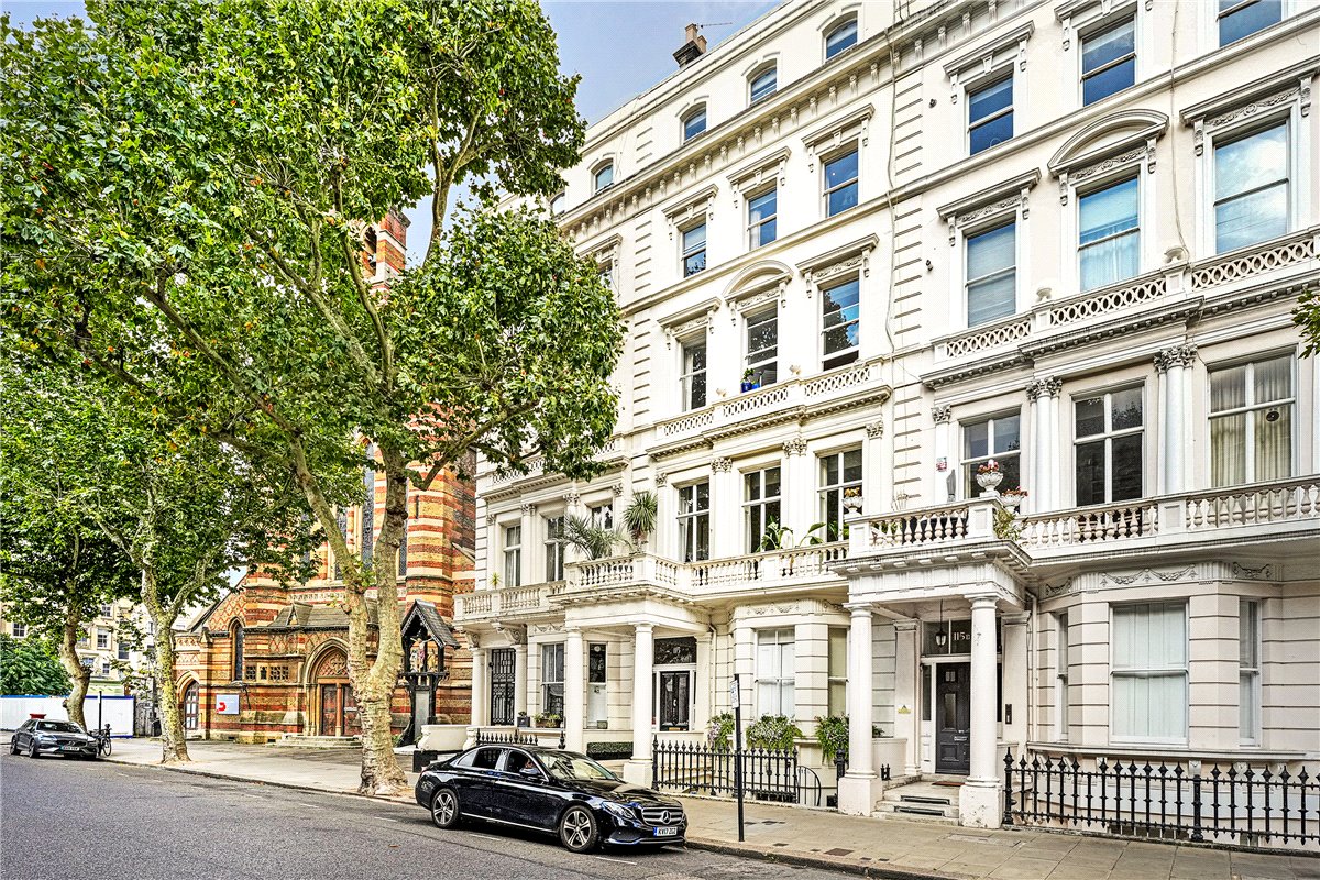 2 bedroom flat, Queens Gate, South Kensington SW7 - Available