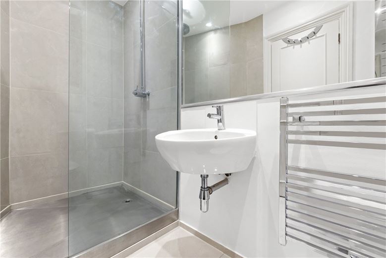 2 bedroom flat, Lincoln House, Basil Street SW3 - Available