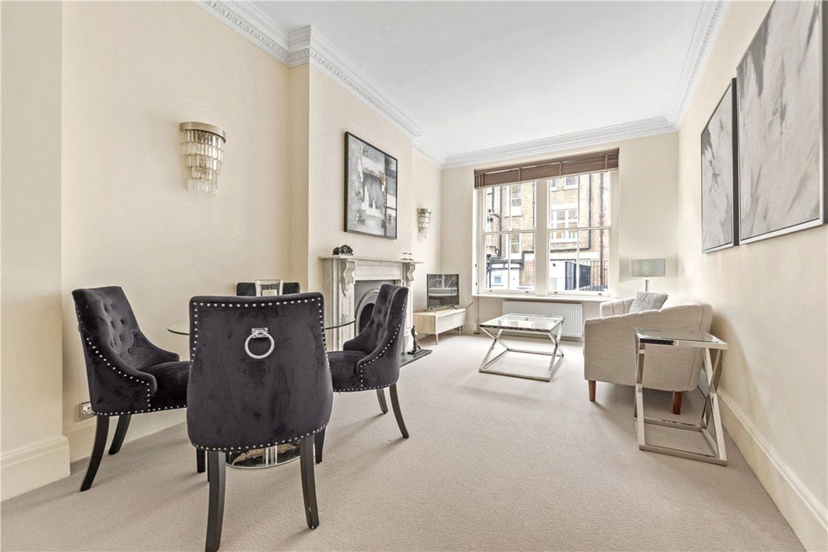 2 bedroom flat, Lincoln House, Basil Street SW3 - Available