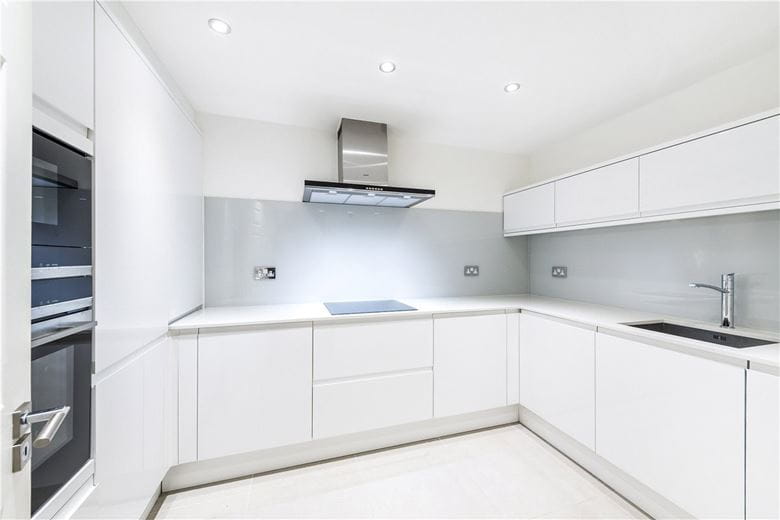 2 bedroom flat, Manson Place, Knightbridge SW7 - Available