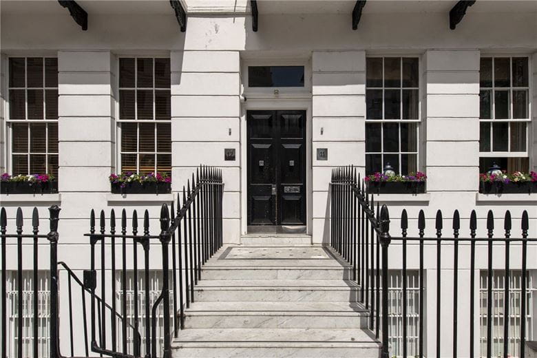 1 bedroom flat, Chesham Place, Belgravia SW1X - Let Agreed