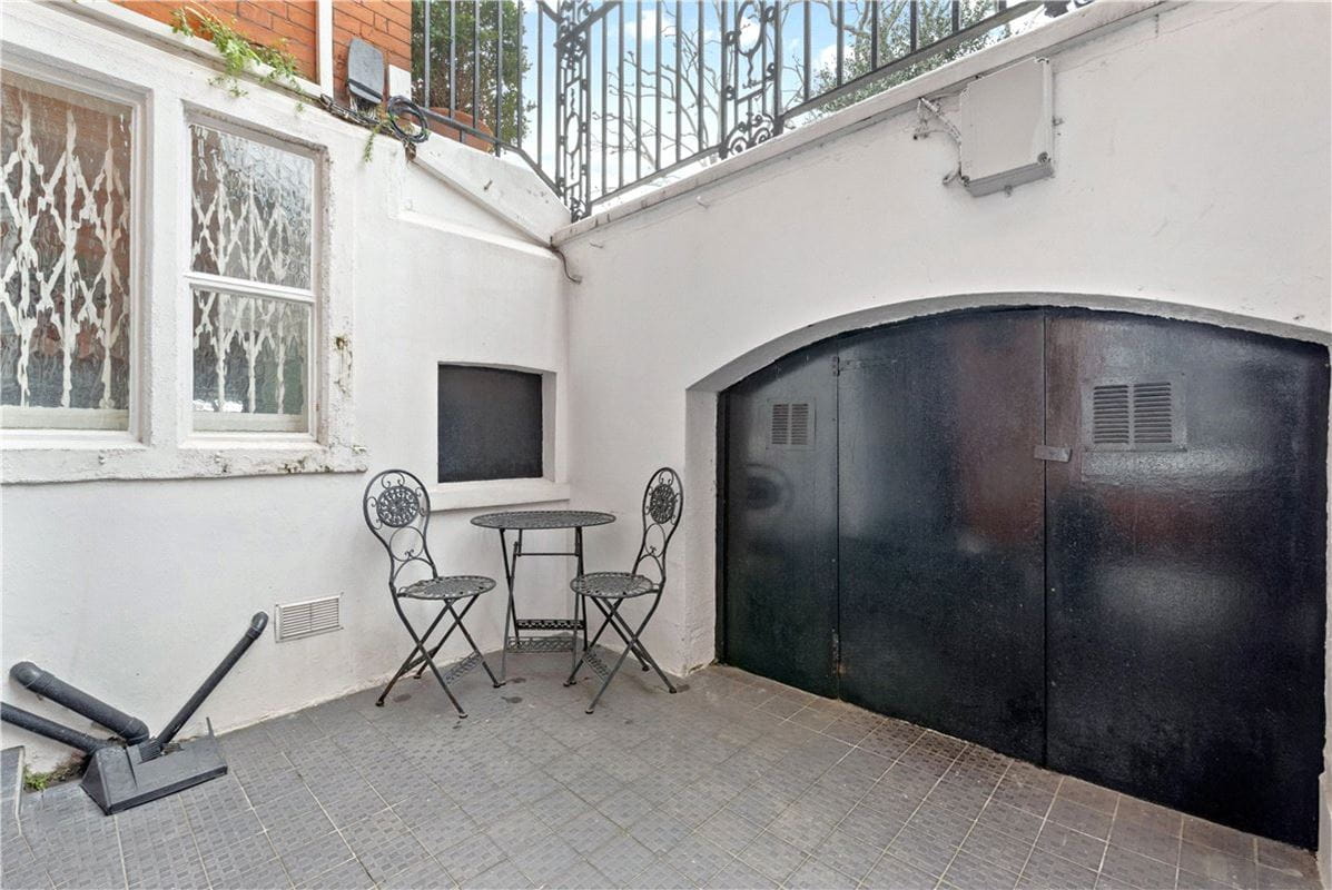 1 bedroom flat, Lennox Gardens, Knightsbridge SW1X - Available