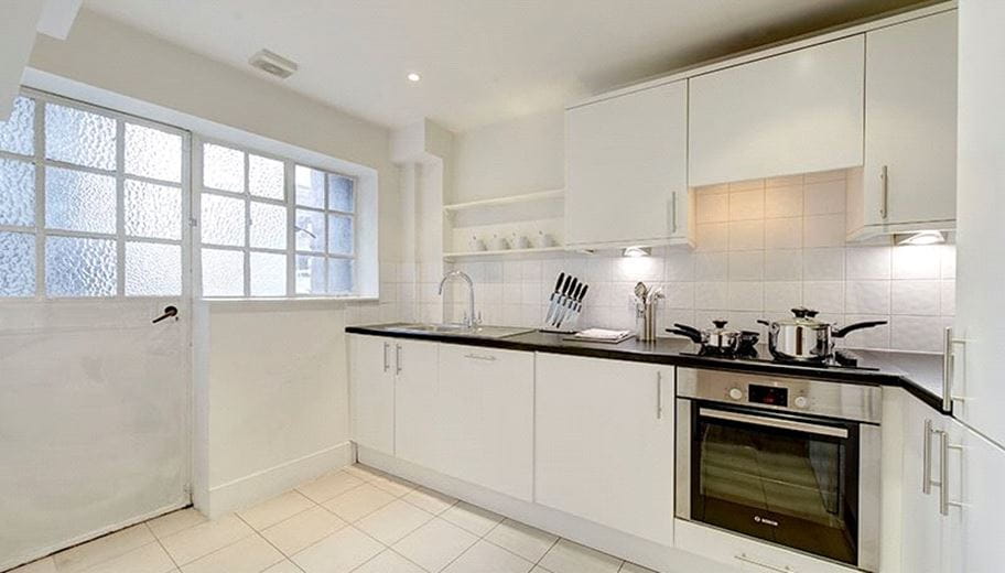 2 bedroom flat, Fulham Road, Chelsea SW3 - Available