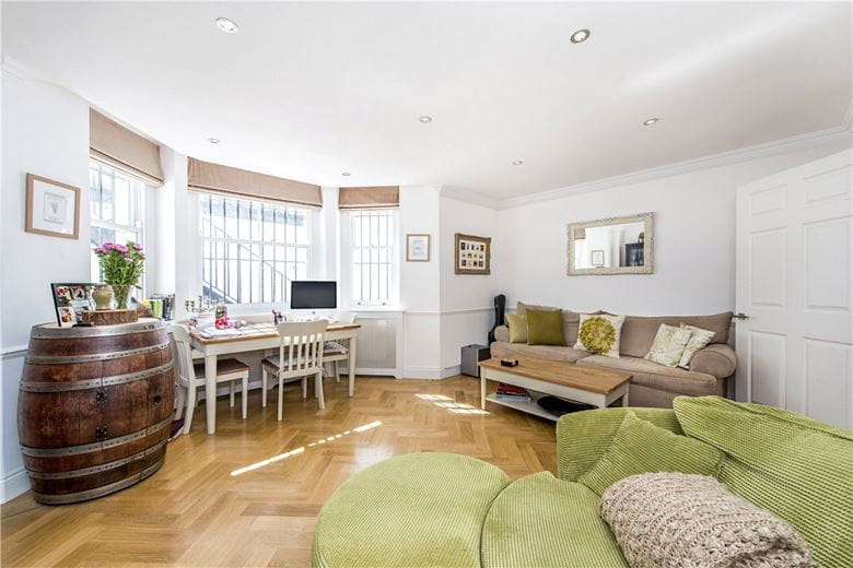 2 bedroom flat, Manson Place, London SW7 - Available