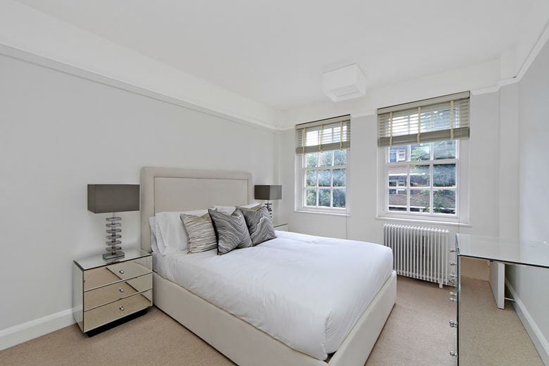 2 bedroom flat, Fulham Road, Chelsea SW3 - Available