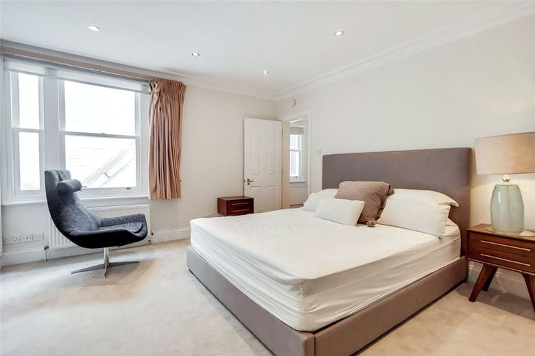 2 bedroom flat, Queens Gate, South Kensington SW7 - Available