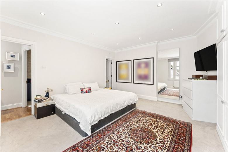3 bedroom flat, Queens Gate, South Kensington SW7 - Available