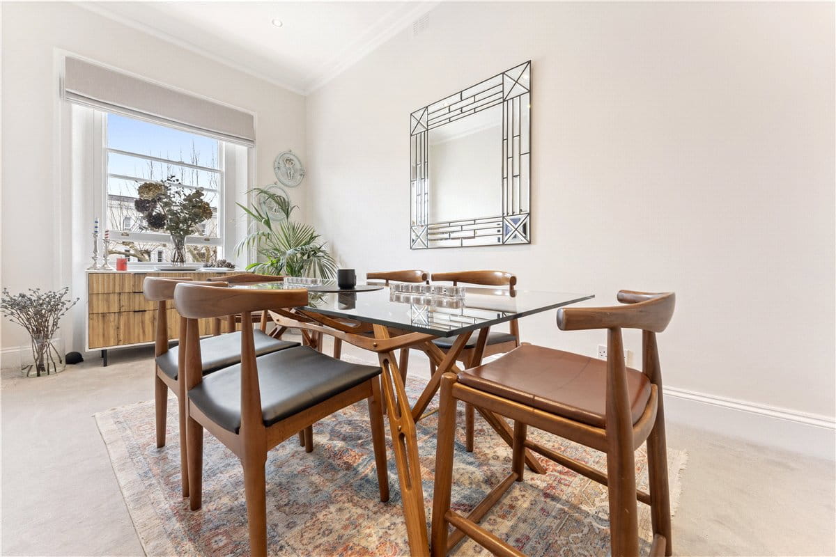 3 bedroom flat, Queens Gate, South Kensington SW7 - Available