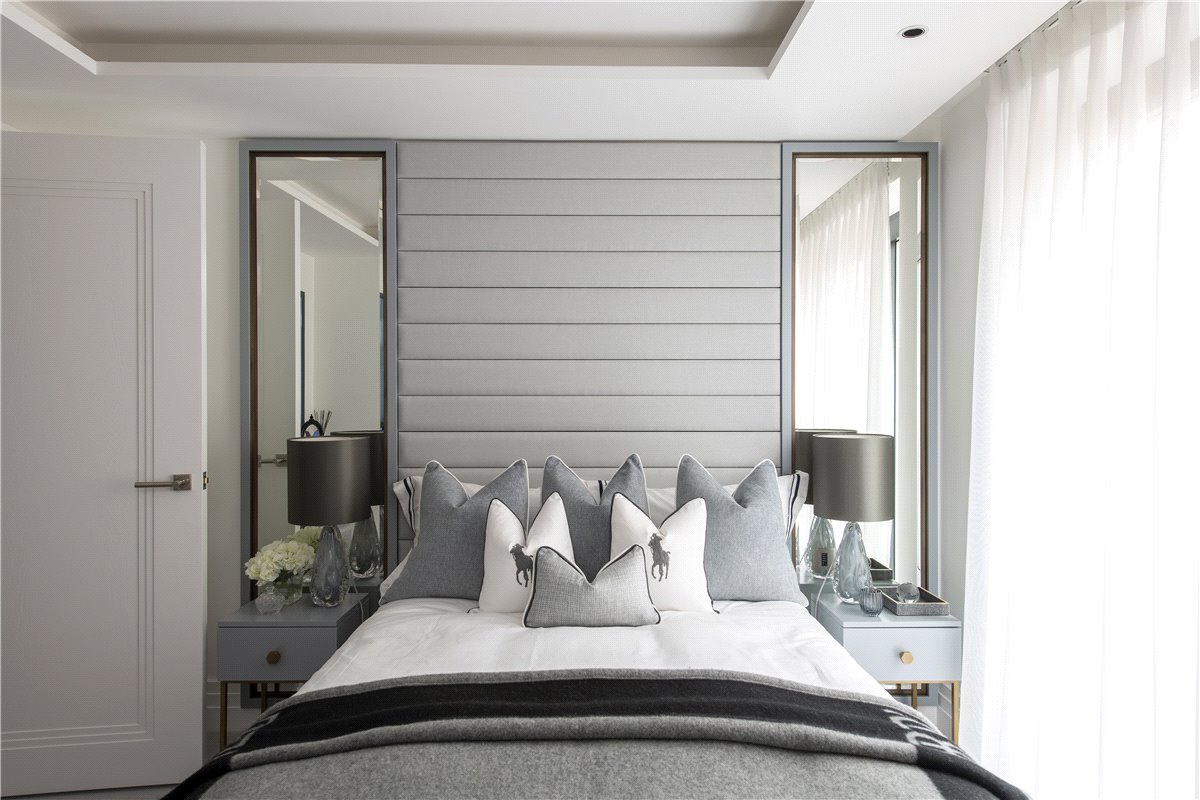 2 bedroom flat, Kensington Gardens Square, Bayswater W2 - Available