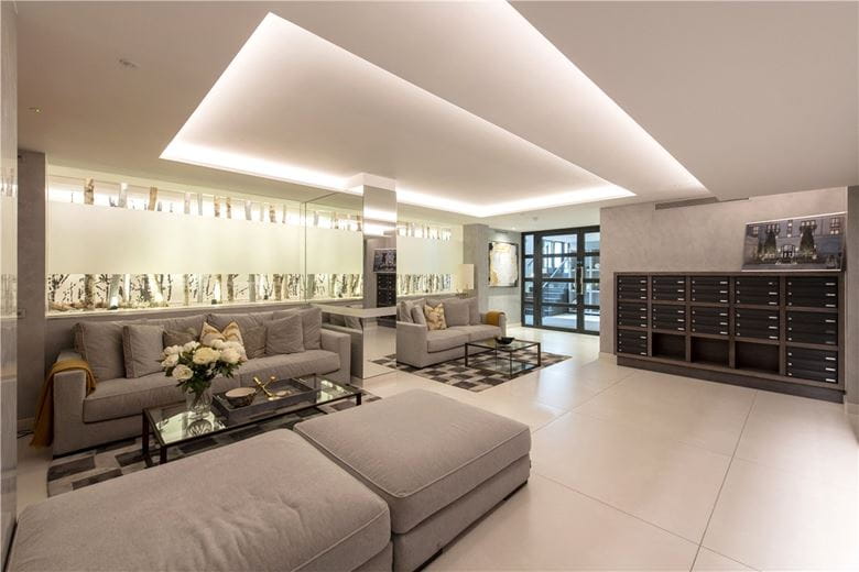 2 bedroom flat, Kensington Gardens Square, Bayswater W2 - Available