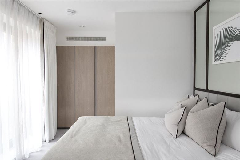 2 bedroom flat, Kensington Gardens Square, Bayswater W2 - Available