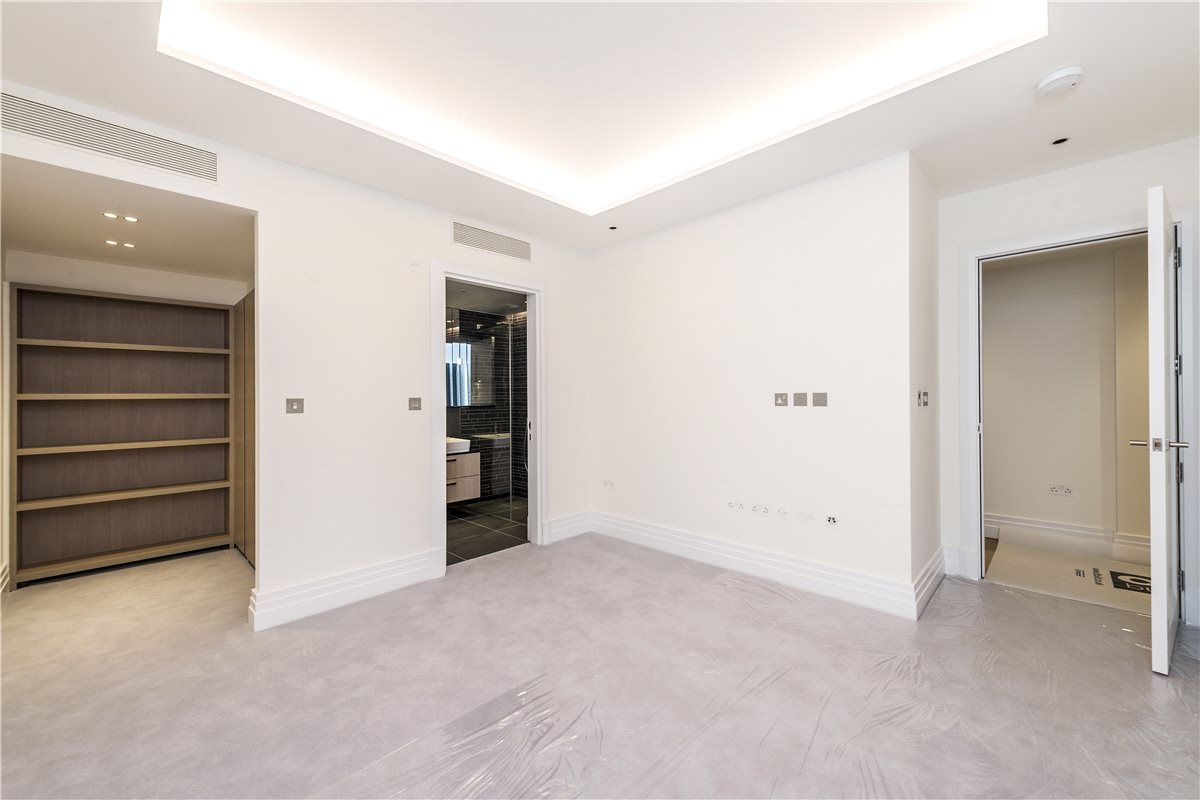 2 bedroom flat, Kensington Gardens Square, Bayswater W2 - Available
