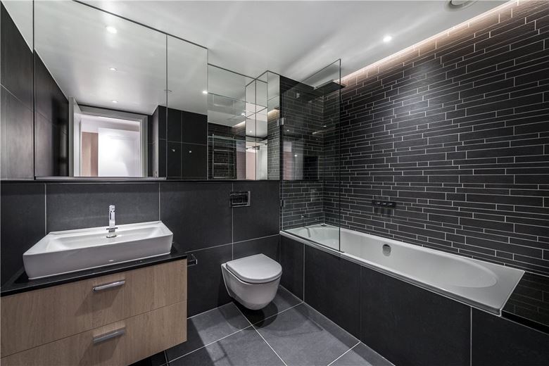 3 bedroom flat, Kensington Gardens Square, Bayswater W2