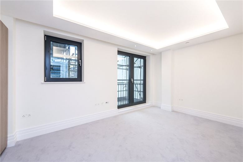 3 bedroom flat, Kensington Gardens Square, Bayswater W2