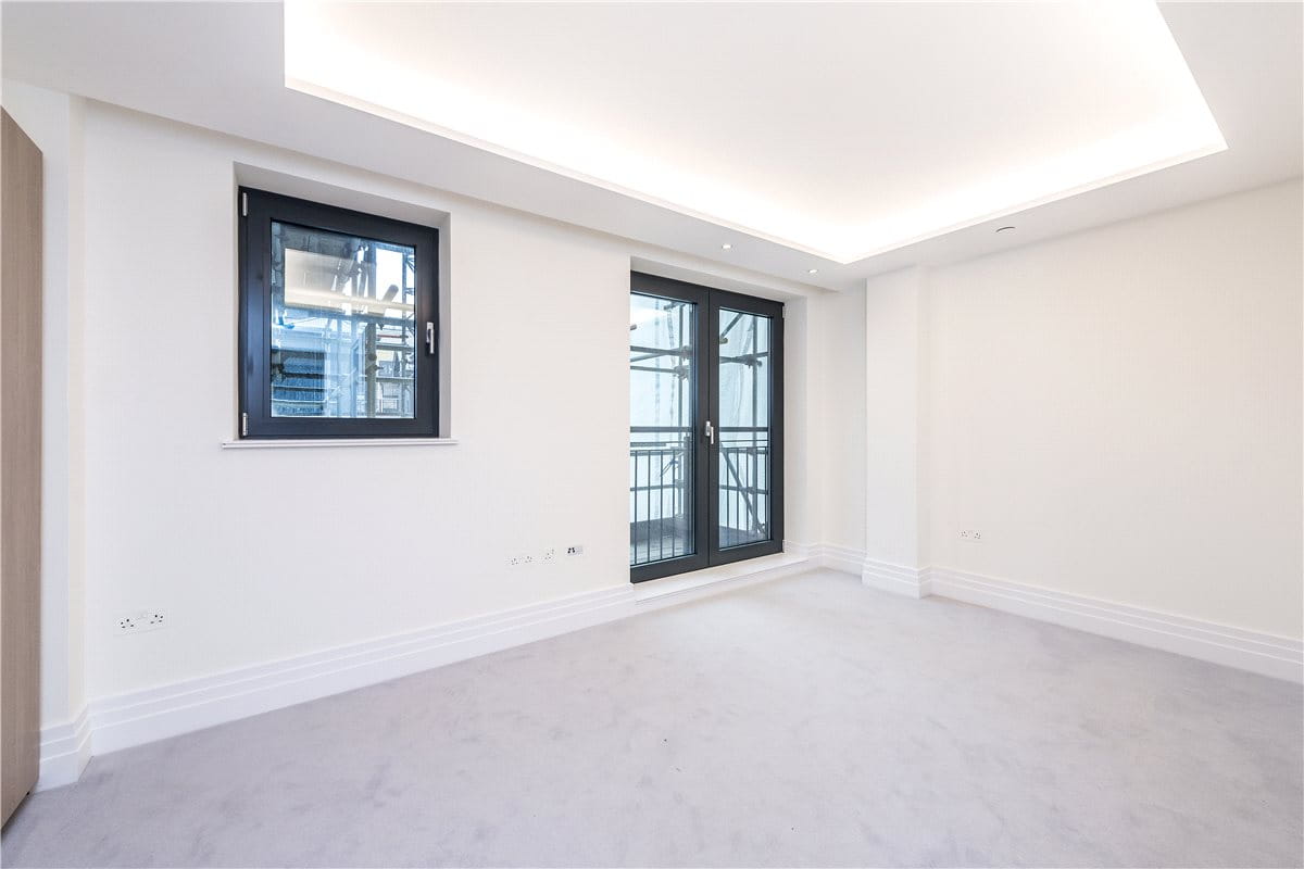 3 bedroom flat, Kensington Gardens Square, Bayswater W2