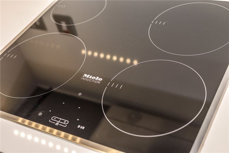 3 bedroom flat, Kensington Gardens Square, Bayswater W2