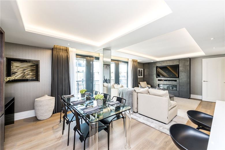 3 bedroom flat, Kensington Gardens Square, Bayswater W2