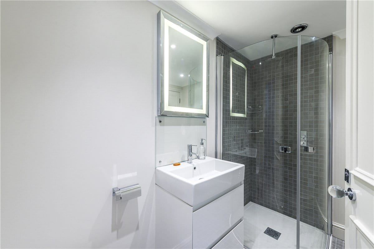 2 bedroom flat, Lennox Gardens, Knightsbridge SW1X