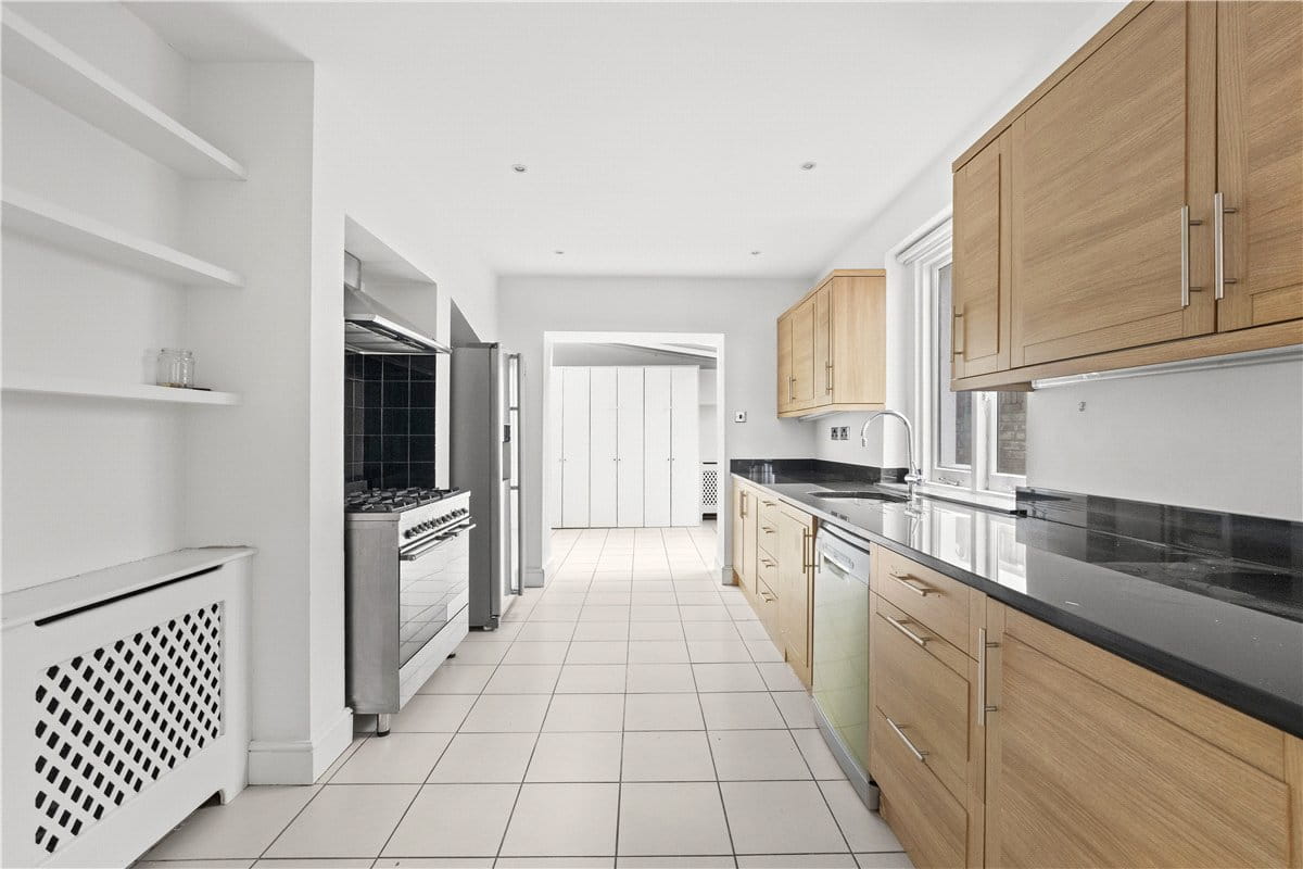 4 bedroom house, Donne Place, Chelsea SW3 - Available