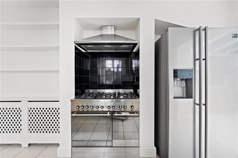 4 bedroom house, Donne Place, Chelsea SW3 - Available