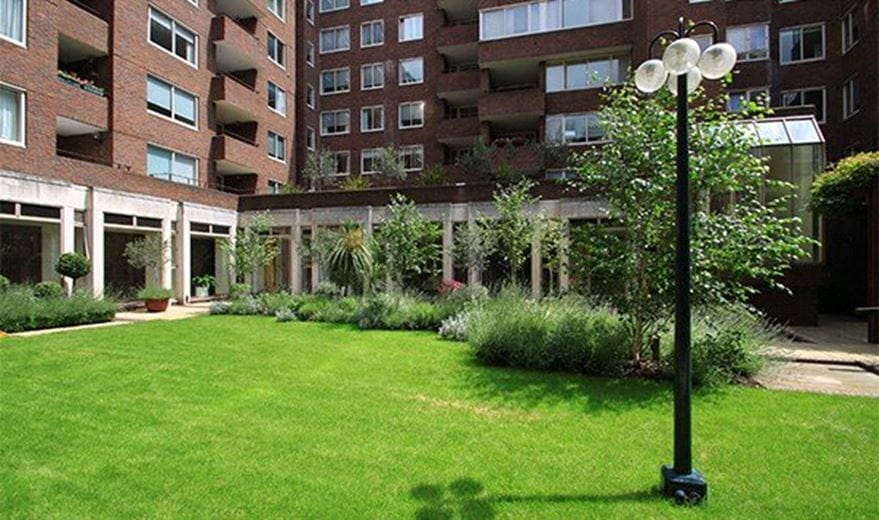 2 bedroom flat, Ebury Street, London SW1W - Available