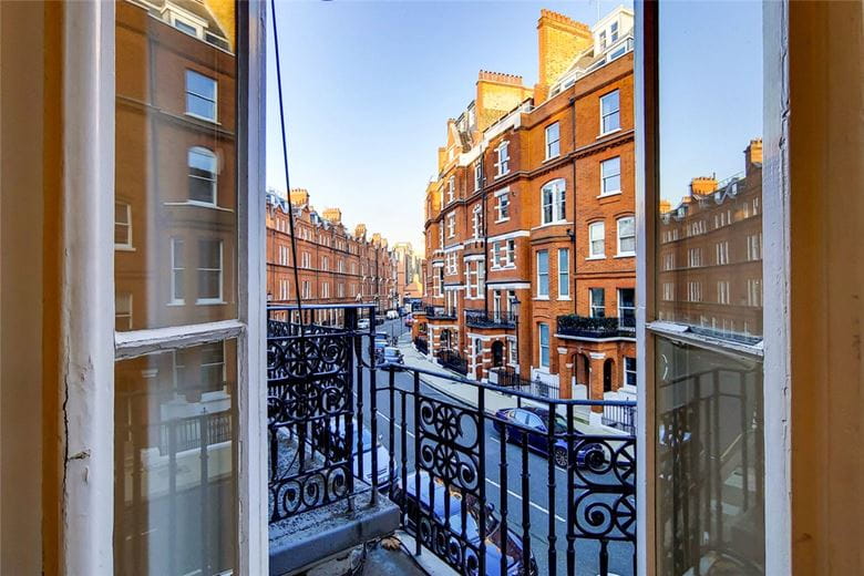 1 bedroom flat, Egerton Gardens, Knightsbridge SW3 - Available