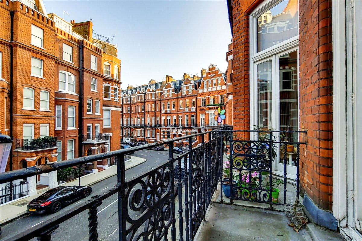 1 bedroom flat, Egerton Gardens, Knightsbridge SW3 - Available