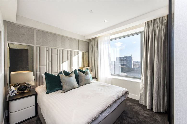 1 bedroom flat, Tower 1, Block C,, The Corniche SE1 - Under Offer