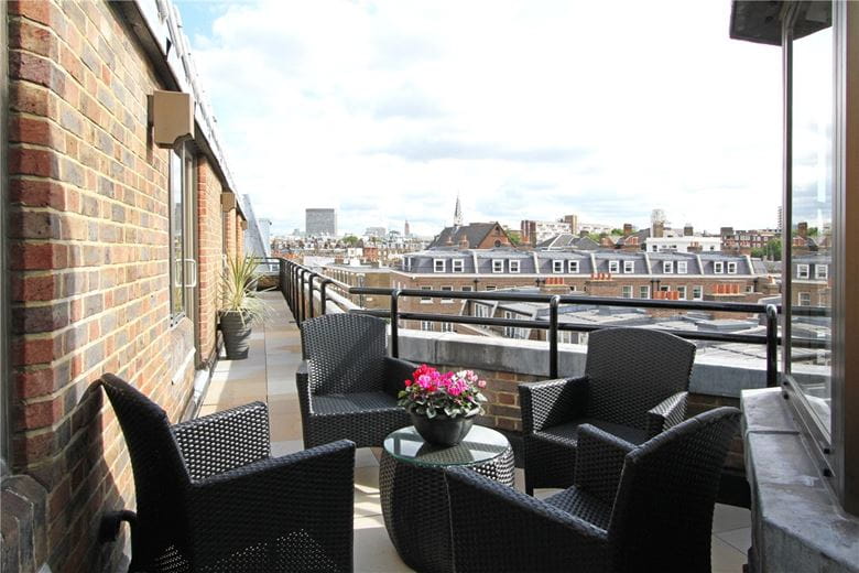 3 bedroom flat, Tarnbrook Court, 9 Holbein Place SW1W - Available