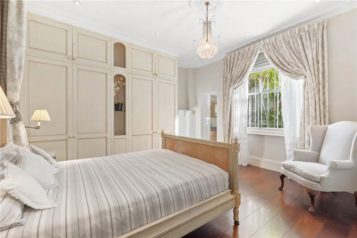 4 bedroom maisonette, Elvaston Place, South Kensington SW7 - Available