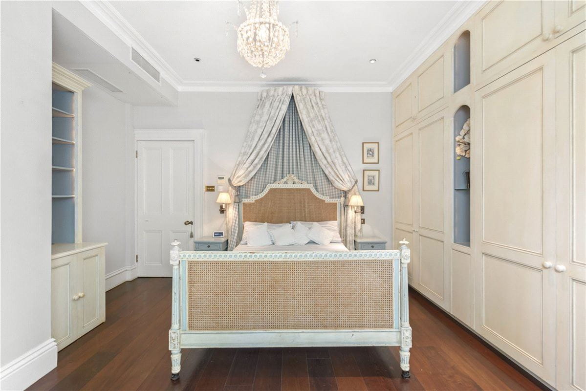 4 bedroom maisonette, Elvaston Place, South Kensington SW7 - Available