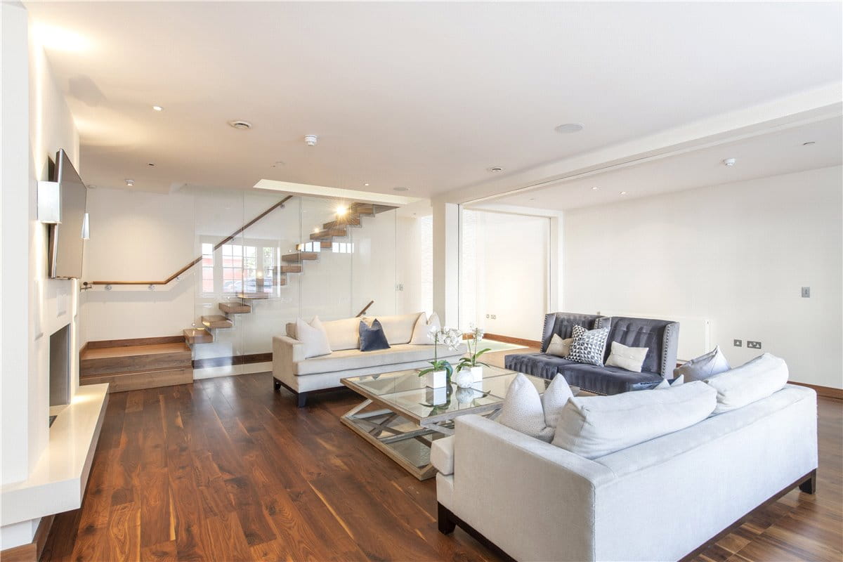 3 bedroom house, Wilton Row, Knightsbridge SW1X - Available