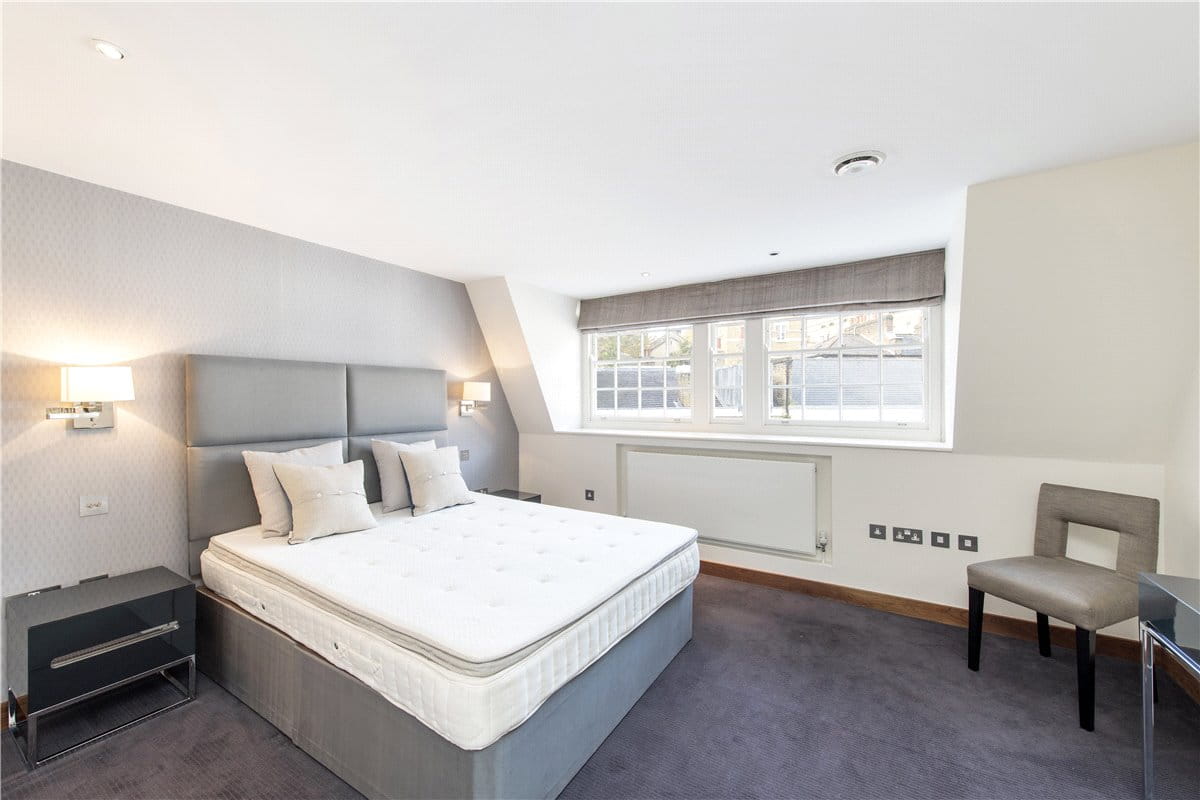 3 bedroom house, Wilton Row, Knightsbridge SW1X - Available