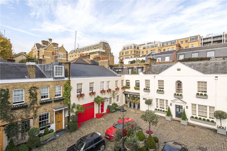 3 bedroom house, Wilton Row, Knightsbridge SW1X - Available