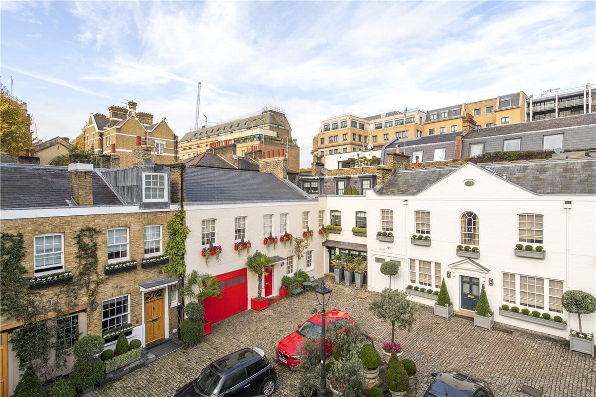 3 bedroom house, Wilton Row, Knightsbridge SW1X - Available