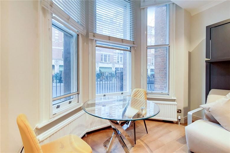  bedroom flat, Egerton Gardens, London SW3 - Available