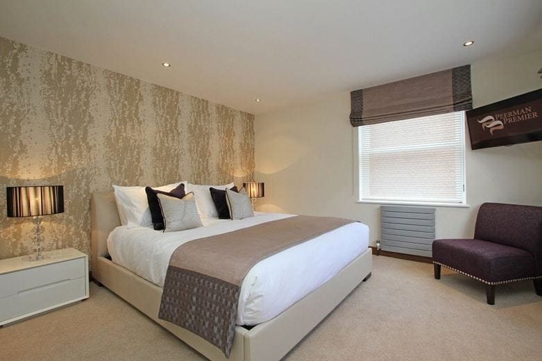 3 bedroom flat, Ennismore Gardens, London SW7 - Available