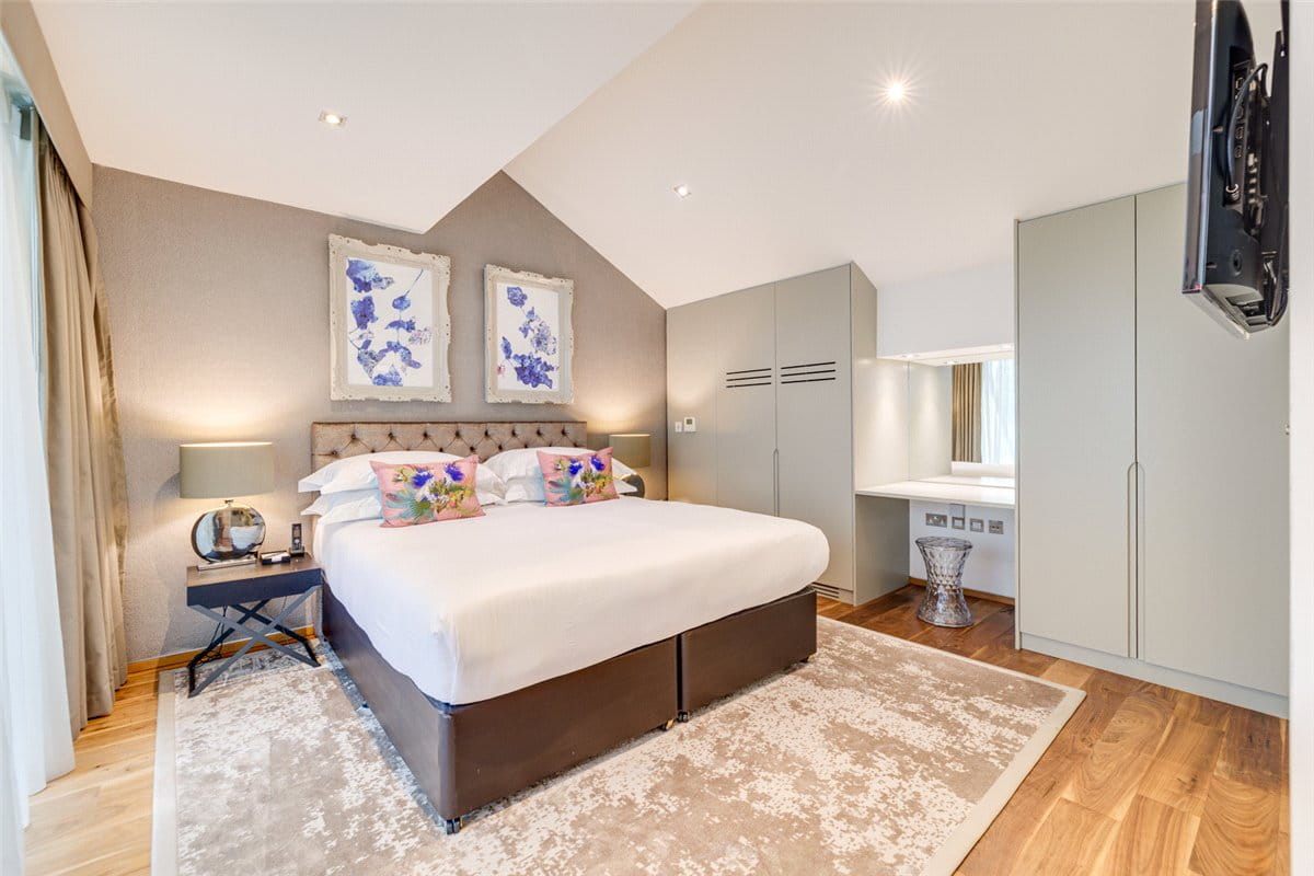4 bedroom house, Cheval Place, Knightsbridge SW7 - Available