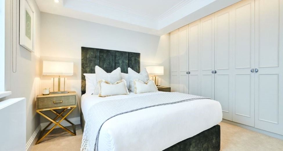 2 bedroom flat, Fulham Road, Chelsea SW3 - Available