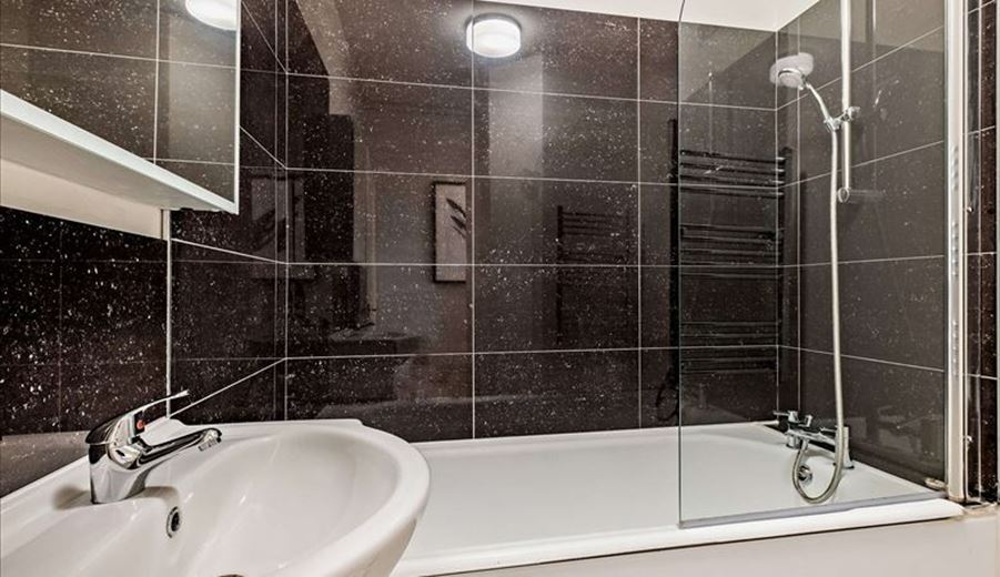 2 bedroom flat, Fulham Road, Chelsea SW3 - Available