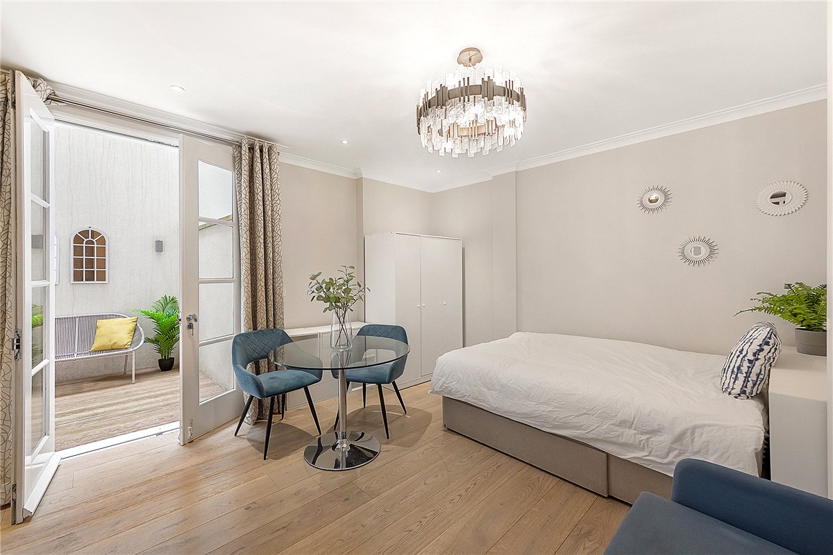  bedroom flat, Queen's Gate, South Kensington SW7