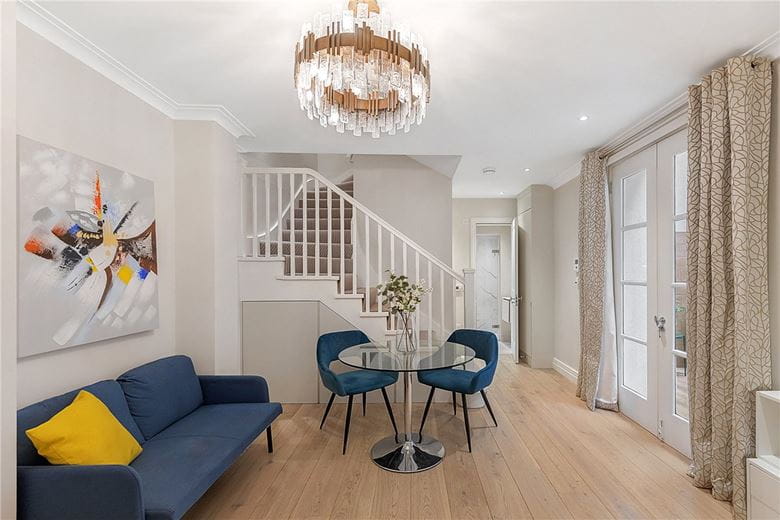  bedroom flat, Queen's Gate, South Kensington SW7