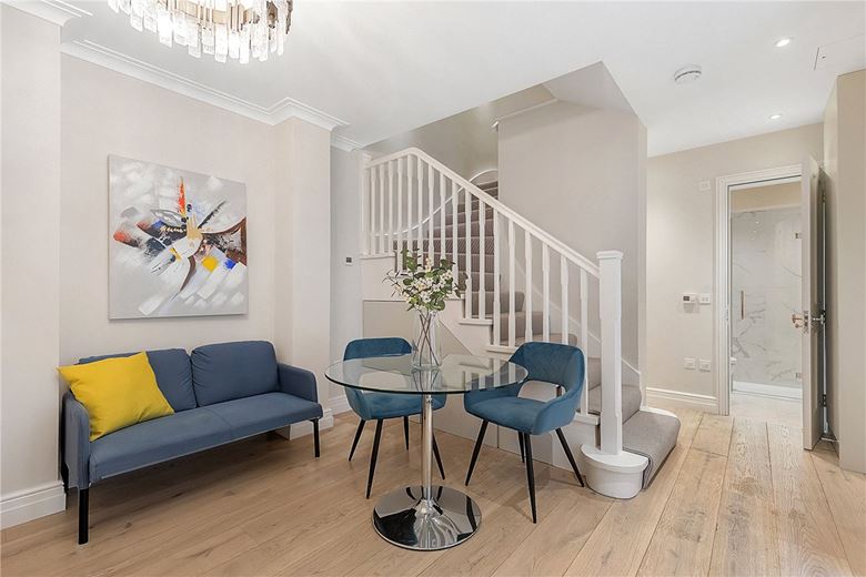  bedroom flat, Queen's Gate, South Kensington SW7