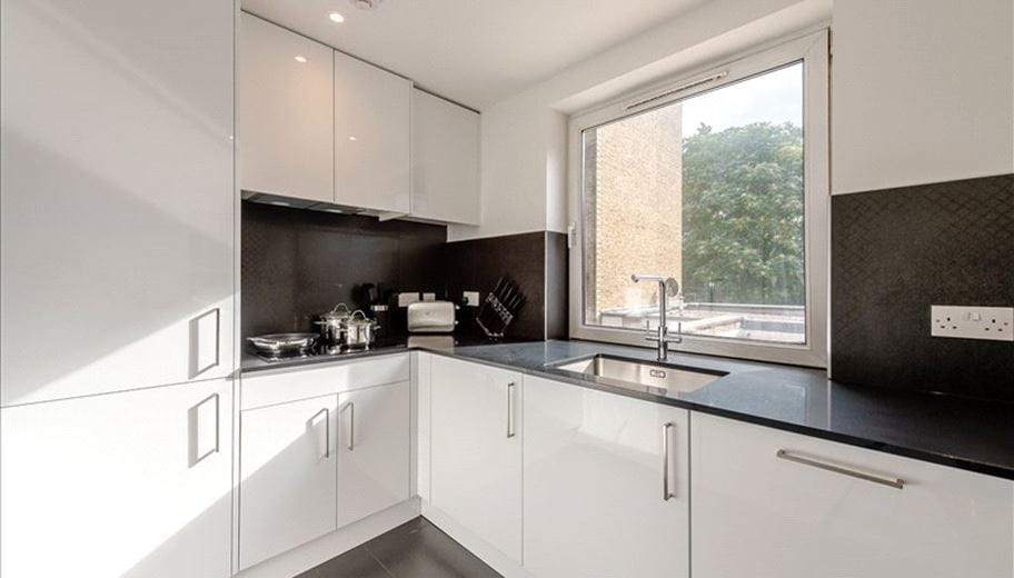 2 bedroom flat, Fulham Road, Chelsea SW3 - Available