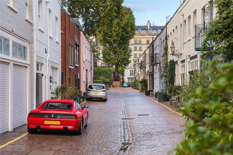 4 bedroom house, Queens Gate Mews, London SW7 - Available