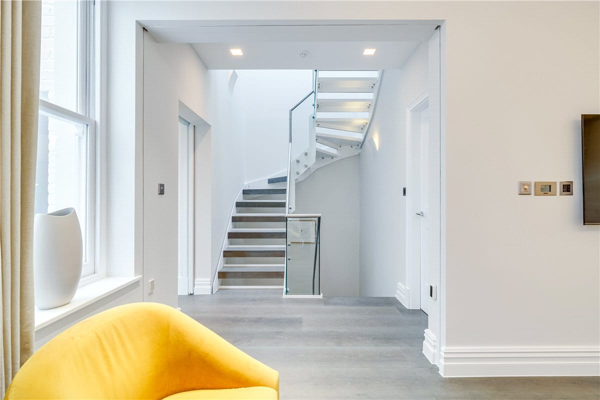 4 bedroom house, Queens Gate Mews, London SW7 - Available