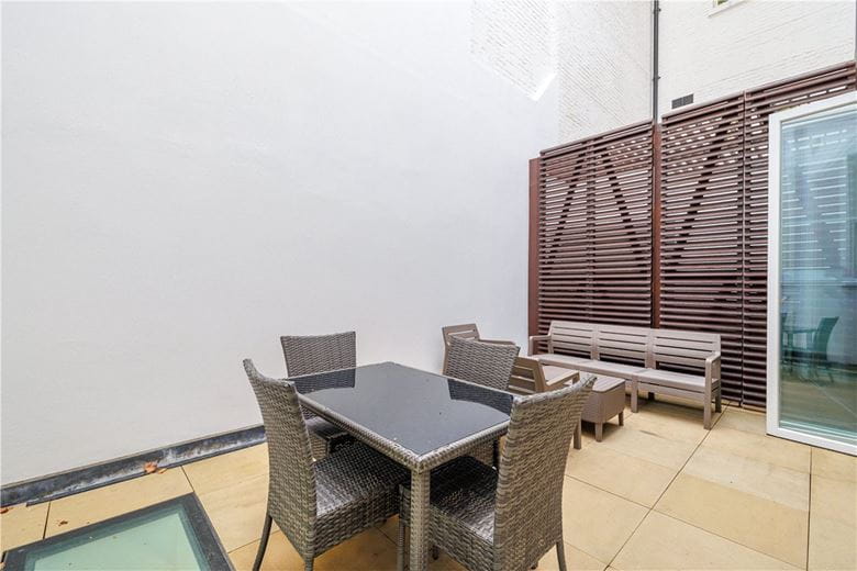 4 bedroom house, Queens Gate Mews, London SW7 - Available
