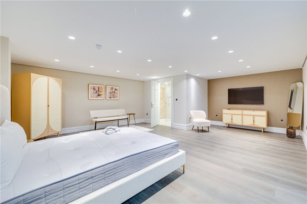 4 bedroom house, Queens Gate Mews, London SW7 - Available