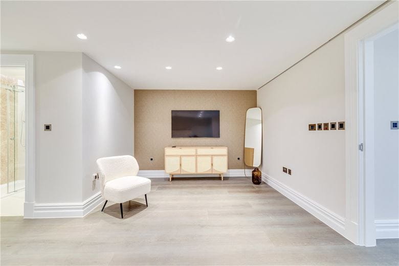4 bedroom house, Queens Gate Mews, London SW7 - Available